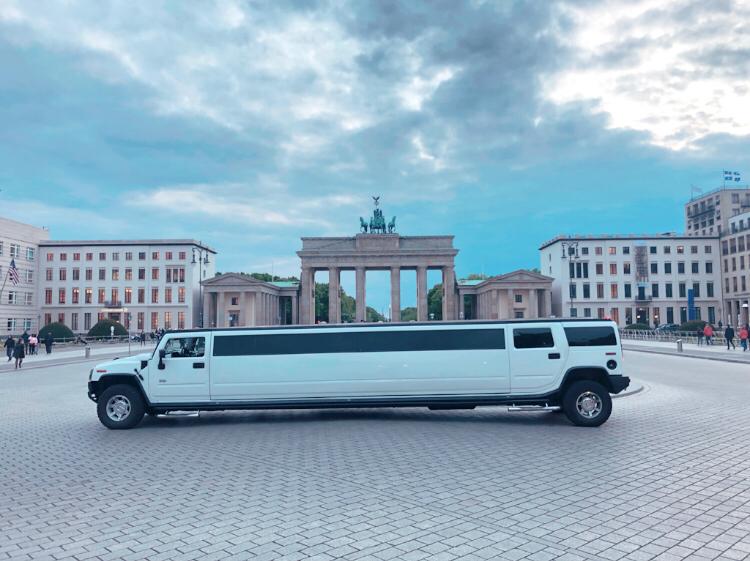 Hummer Limousine am Brandenburger Tor